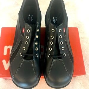 ⭐️NWT⭐️ Mellow Walk Steel Toed Safety Shoes, Size 10